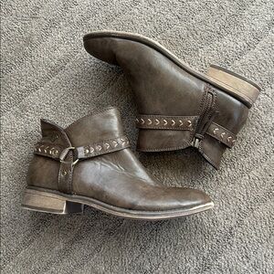 Roxy Ankle Booties Size 8